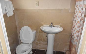 Redford Travelers Motor Inn מראה חיצוני תמונה
